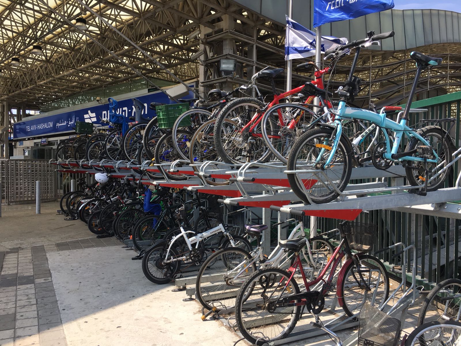 ככה חונים בתל אביב השלום: מתקן חדיש ומאובטח (צילום: דוברות הרכבת)